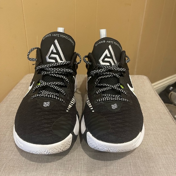 Men’s Nike Giannis Immortality EP Black Volt basketball sneakers, Size 9.5 - Picture 2 of 7